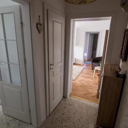 公寓 Lujerului Apartament 布加勒斯特